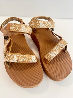 Teva Flatform Universal Sirena Tanzine Sandals Wedges Size 8 Tan